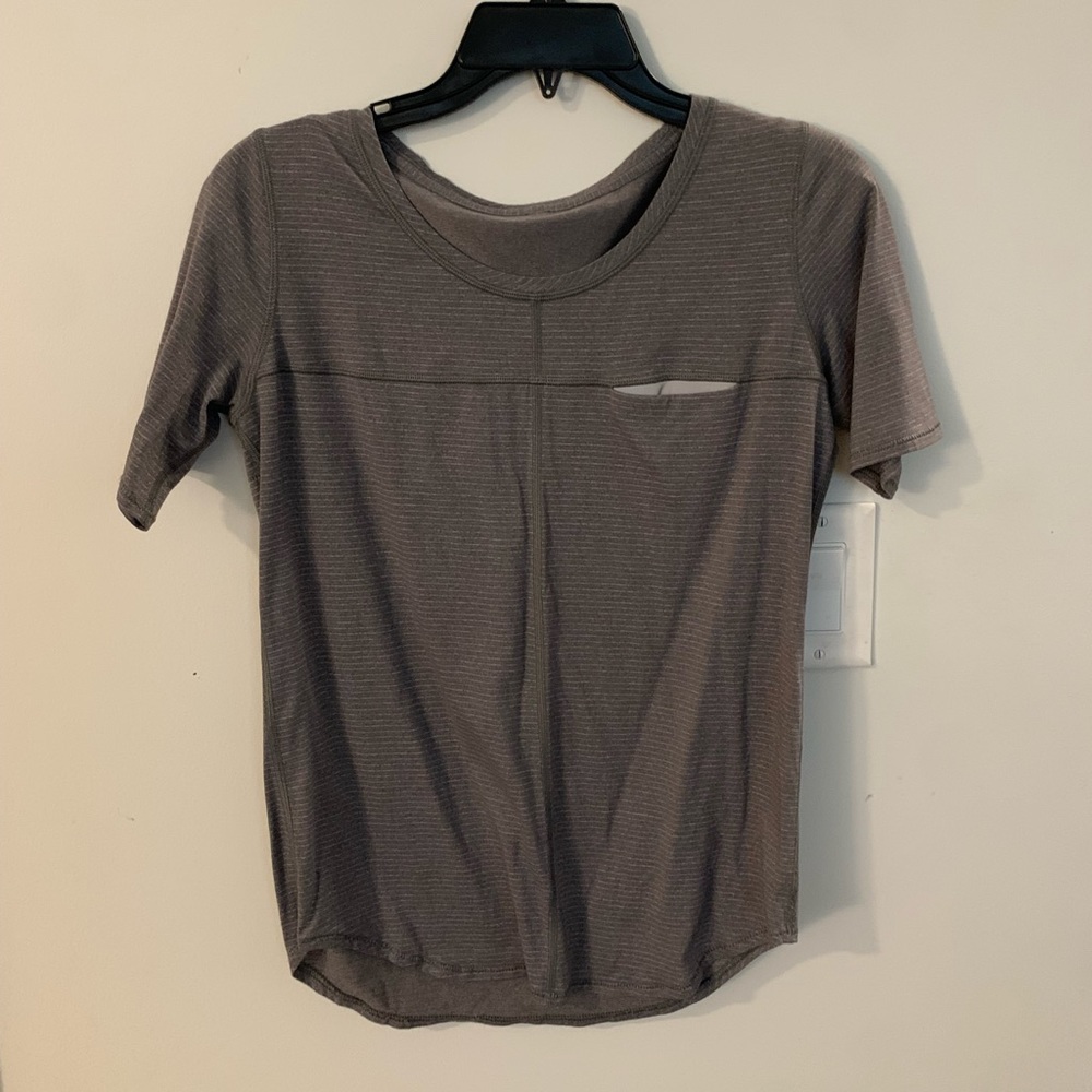 Lululemon gray t shirt